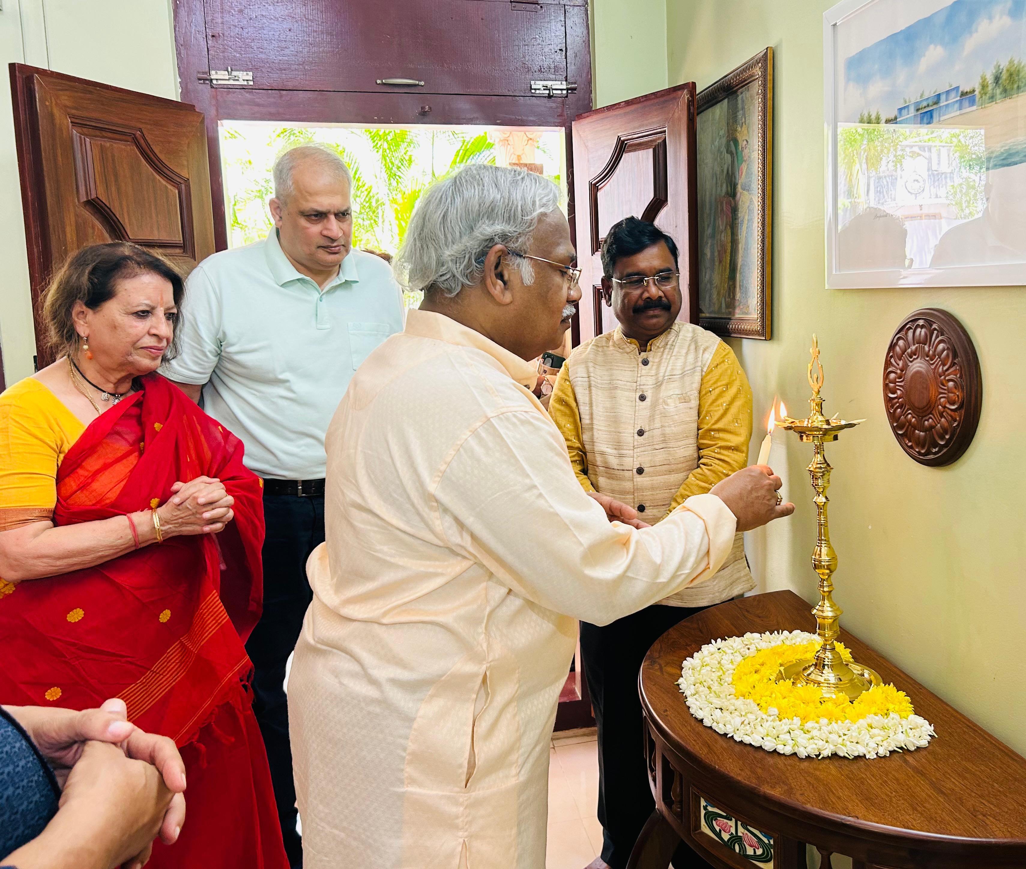 Acharya Umapathy Sthapatiji lighting the ceremonial lamp at SAKS